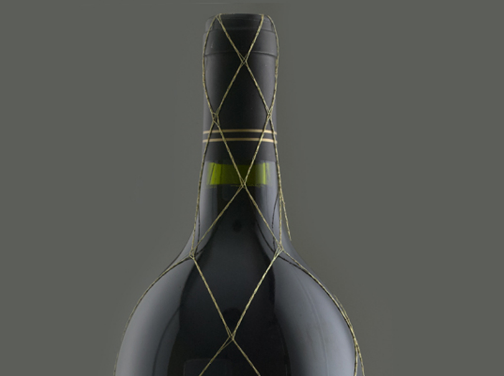 Etiquetas, Capsulas y Mallas para una Botella de Vino1