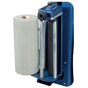 Carro FRD – Carro con freno mecánico en rodillos de retorno: alargamientos constantes del film independientemente del diámetro de la bobina. Dispositivo de conexión / desconexión rápida del freno para facilitar el enganche del film en la base del bancal. El freno actúa en el rodillo de goma a fin de permitir la regulación de la tensión de empaquetado. Los rodillos de metal suplementarios están posicionados de manera tal de asegurar un mayor “abrazo” del film alrededor del rodillo de freno.