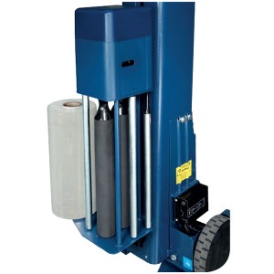 Carro PDS (sólo Master 110) – Carro portabobina con doble sistema de prestiro attivabile de panel de control. El carro portabobina tiene un prestiro fijo al 250%, premendo el boton de “Stretch Control” el carro portabobina puede pasar automáticamente a prestiro variable activando la fricción electromagnética situada sobre el primero rodillo de prestiro. (con sistema QLS “QUICK LOAD SYSTEM” para la carga rápida del film).