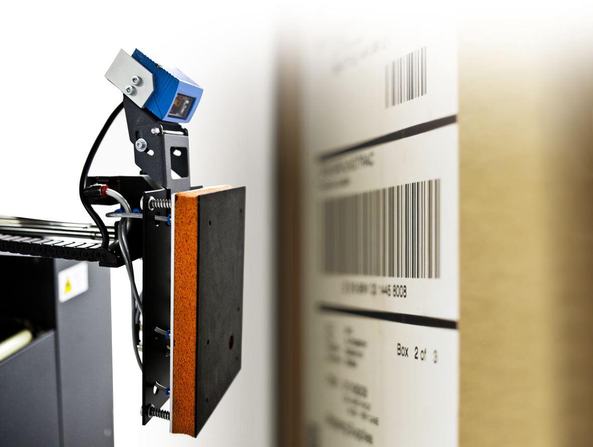 apl-8000-series-aplicador-de-etiquetas-en-palets-con-motor-de